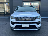 【フロントグリル】7スロットルグリルはJeep伝統の証です。SUVのみにこだわり続けている伝統あるJeep車へお乗り頂いてみてはいかがですか?