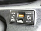 電動スライドドアのスイッチで車内からもスライドドアの開閉ができます。イージークローザー機能で半ドアになることも防止してくれます。