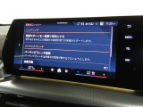 BMWカーブド・ディスプレイは、必要な情報をひと目で把握できるだけでなく、BMW iDriveの主要なインターフェイスとしてさまざまな機能の直観的な操作を可能にしています。