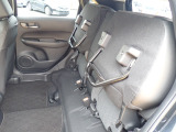◆チップアップ&ダイブダウン機構付【ULTR SEAT】は後席座面を左右分割で跳ね上げることができます。トランクで積載できない背の高い荷物をラクラク収納できます。ホンダ車ならではの人気装備です。
