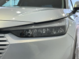 LEDヘッドライトは、点灯の瞬間から最大光量を発揮し、突然暗くなるトンネルなどでの安定感を高めます。
