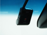 ◆ドライブレコーダー◆映像・音声などを記録する自動車用の装置です。 もしもの事故の際の記録はもちろん、旅行の際の思い出としてドライブの映像を楽しむことができます。