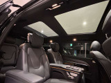 メルセデス・ベンツの定める厳しい基準をクリアしたお車のみをご案内させて頂きます。納車前整備はメーカー規定に基づき100項目以上にも及ぶ点検を熟練のメカニックによって行いご納車させて頂きます。