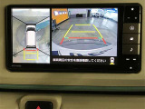 パノラミックビューモニター付きです。車両を上から見たような映像をディスプレイオーディオ画面に表示。運転席からの目視だけでは見にくい、車両周辺の状況をリアルタイムでしっかり確認できます。