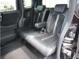 【セカンドシート】ゆったり快適に座っていただけますので、楽しくドライブに参加できます。