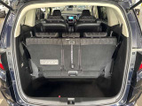 トランク収納スペースをご確認ください。荷物の積み下ろしがしやすい広さを確保しており、日常使いからレジャーまで幅広く活用できます。
