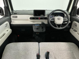 【インパネ】運転のしやすさを最優先に設計された見晴らしの良いフロントビュー。車両間隔が掴みやすく狭い道でも安心♪「安全」と「品質」を最優先に、安心してお乗りいただけるクルマを提供いたします。