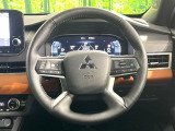 インテリアに合わせたデザインのステアリングは、運転される方のことも考え、運転しやすい形状、大きさです。是非一度、実際に触ってお確かめください。