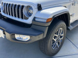 1941年に誕生した初代モデルよりそのDNAを脈々と受け継いできたJeepブランドの象徴。11年ぶりにフルモデルチェンジをして全身が進化したが伝統は継承しています。