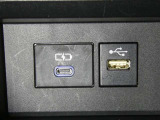 【充電用USB端子】デバイスの充電に便利です。※実際の接続端子は写真で確認or店舗までご気軽にお問合せください♪