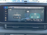 タッチスクリーンをタップするかスワイプするだけですべての機能を呼び出せます。Apple CarPlayおよびAndroid Autoに対応しスマートフォンとのシームレスな 連携も実現。さらに、USBポートを標準装備しています。