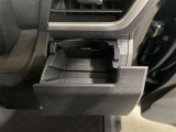 運転席と助手席には、回転式のインパネカップホルダーが装備されています。