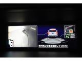 サイドビューカメラとリヤセンサー搭載。バックにするとサイドビューカメラが左前タイヤ横を撮影して、リヤセンサーは後ろに障害物がないか音と色でドライバーに危険を知らせてくれます。