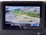 バックモニター付きで、車庫入れやバック時の後方確認をサポート。