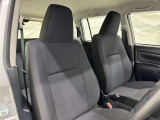 高いホールド性で運転姿勢が安定します。長距離ドライブでも疲れにくいのが魅力です。