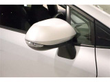 サイドターンランプ付きドアミラー。車両のドレスアップと右左折時の被視認性を兼ね備えたお洒落なミラーです。