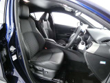 高いホールド性で運転姿勢が安定します。長距離ドライブでも疲れにくいのが魅力です。快適なドライビングライフをお送りください♪