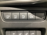 運転席脇のクラスタースイッチ部分にはパーキングセンサー、その他走行系スイッチを集中配置しております。