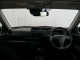 見通しのよいすっきりとした視界で、誰でも運転しやすいです。運転のしやすさは疲れにくさにも繋がりますよ♪