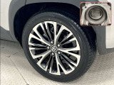 タイヤサイズは215/50R18!純正アルミホイール!残り溝は5ミリ程度です!スペアタイヤ装着車!
