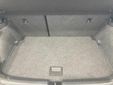 ●すっきりとした見た目のスクエア形状のラゲッジスペースです。また荷物が多い時、急なお買いものの際にもリヤシートを倒していただくことにより十分なスペースを確保できます。