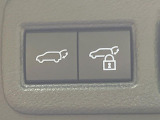 【パワーバックドア】スマートキーや運転席のボタンを押すだけでリアゲートが自動で開閉します!荷物を持っている時や、高い位置にあるバックドアを閉める際に便利な機能です♪