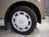 実車は夏用タイヤを装着しています。