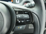 ◆アダプティブクルーズコントロール◆予め設定した車速内でクルマが自動的に加減速。前走車との適切な車間距離を維持しながら追従走行します。【LKAS】車線維持支援システムでステアリング操作を支援。