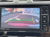 【バックカメラ】駐車時に後方がリアルタイム映像で確認できます。大型商業施設や立体駐車場での駐車時や、夜間のバック時に大活躍!運転スキルに関わらず、今や必須となった装備のひとつです!