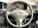インテリアに合わせたデザインのステアリングは、運転される方のことも考え、運転しやすい形状、大きさです。是非一度、実際に触ってお確かめください。