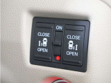 ◆両側電動スライドドア◆狭い駐車場でも乗り降りが楽々♪お子様が隣の車にドアを当ててしまう心配もございません!小さなお子様連れの方もこれで安心。