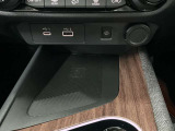 便利なUSB電源ソケット・ワイヤレス充電・シガーソケットなど電源供給はバッチリです。