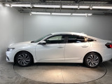 高効率なエンジンをモーターがアシストして走行中の燃費消費を抑えるハイブリッド。停車中もアイドリングストップにより燃費消費と排出ガスをなくします。