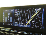 メーカー装着のナビを装備しております。