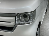 LEDヘッドライトは、点灯の瞬間から最大光量を発揮し、突然暗くなるトンネルなどでの安定感を高めます。