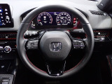 ハンドル左側にはオーディオ操作が出来るオーディオリモートコントロールスイッチ、右側にはHonda SENSINGとオートクルーズコントロールのスイッチを装備!