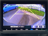 バックモニター付きで、車庫入れやバック時の後方確認をしっかりサポート。モニターに映し出される映像で死角も確認しやすく、狭い場所での駐車や後退時の操作をより安心して行えます。