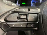 【ステアリングスイッチ付ハンドル】ナビゲーションに視線を移さず、ハンドルから手を離さず、運転に集中したまま手元でオーディオ操作できます♪