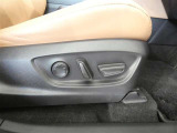 運転席パワーシート搭載。微妙な調整が手軽にでき、ピッタリのポジションで運転することが可能です。
