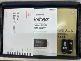 スマートキーは鍵をバッグに入れたままでもドアロックの開閉やエンジンのON・OFFができます。夜間や雨の日も鍵を探さなくて良いので便利です。