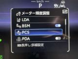 レーンディパーチャーアラートとは車線または走路からの逸脱の可能性を警告すると共に、車線または走路からの逸脱を避けるためのハンドル操作の一部を支援する機能です。詳細は販売店スタッフまでおたずねください。