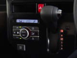 車内を快適に、オートエアコンを装備しています。