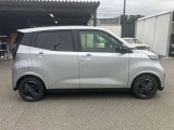 サイドから見ても素敵なデザインの軽自動車です!天井も高く室内空間も広く快適です☆
