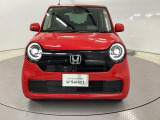 車の顔ともいえるヘッドライトは、丸目で愛嬌を感じさせるデザインです。