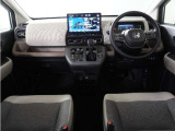 ◆視界広々で非常に運転しやすくロングドライブでも疲れを感じさせないすっきりとまとまったインパネ周りです。