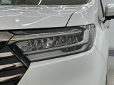 LEDヘッドライトは、点灯の瞬間から最大光量を発揮し、突然暗くなるトンネルなどでの安定感を高めます。