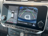 [アラウンドビューモニター]車両を上から見たようなカメラで周りの障害物などが一目瞭然!駐車が苦手な方でも、らくらく駐車♪