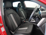 Audi車はどの車種も全てレザーハンドルです。そこにはAudiのこだわりがあり質感の高いレザーでしっかりと手に馴染み、高級感を演出します。