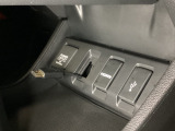 アクセサリーソケットはUSBのアダプターなどをつければ、スマホの充電にも使えます。横にはナビゲーション用の外部入力可能なUSB端子とHDMI端子がついています。