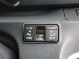 人気の【両側電動スライドドア】外から取っ手を引いたり、車種によってはボタンを押すだけでスライドドアの開閉が可能!鍵のボタンでも操作が出来て雨の日など少し離れたところからドアのかけ締め便利機能です!